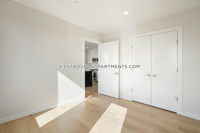 Building Photo - 194 Sumner St