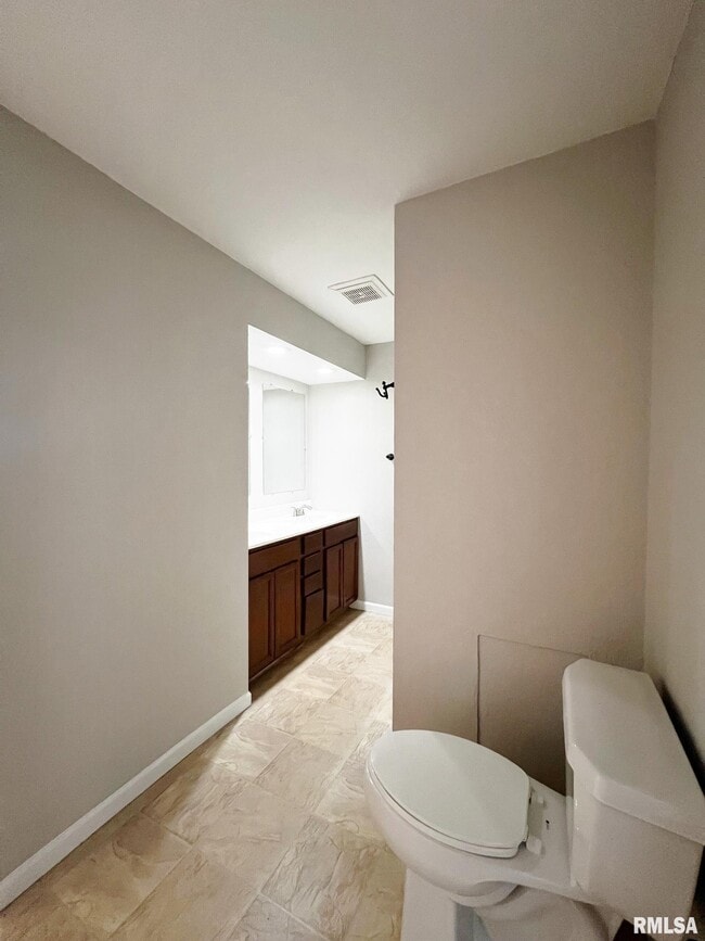 Building Photo - 2109 N Windermere Ave