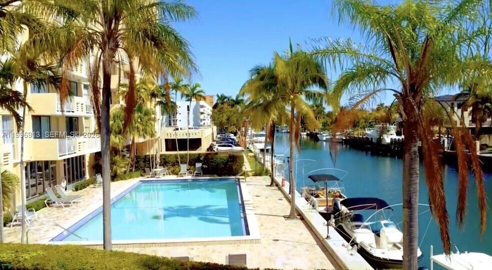 Building Photo - 2350 NE 135th St