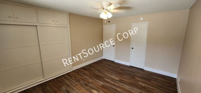 Building Photo - 708 Santa Barbara Dr W