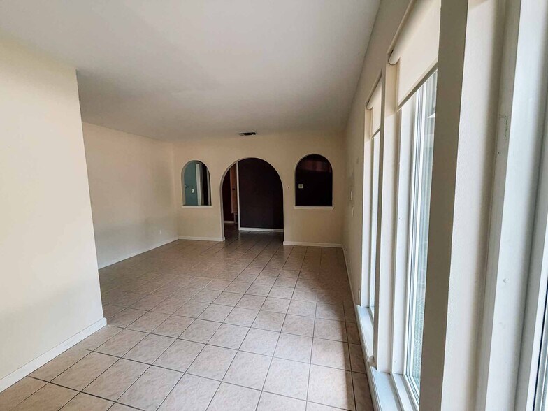 Building Photo - 5807 Burnhill Dr