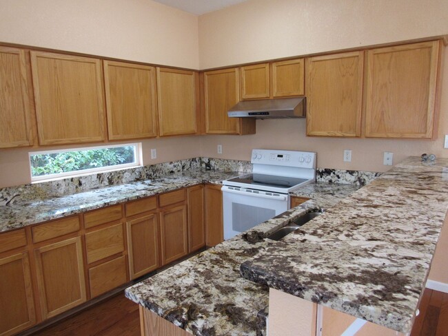 Building Photo - Superb  updated 5 bedroom, 4 bathroom home...