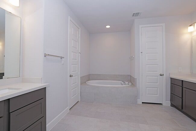 Building Photo - 42124 MISTERIO HILLS RD