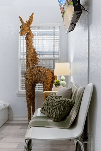 Building Photo - 4835 Crown Dr