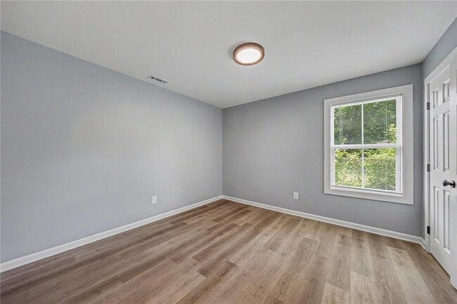 Building Photo - 411 Hardy Ave SW