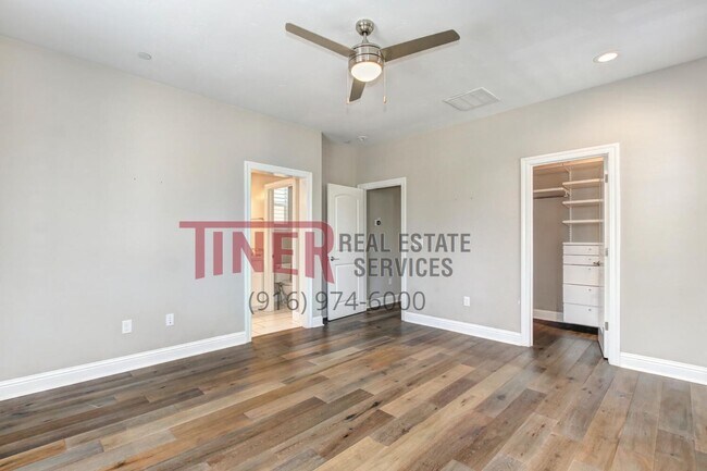 Building Photo - Huntington Sierra Oaks Gem with Fabulous A...