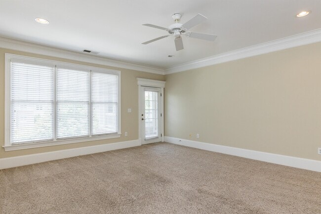 Building Photo - 821 Waterford Lake Dr