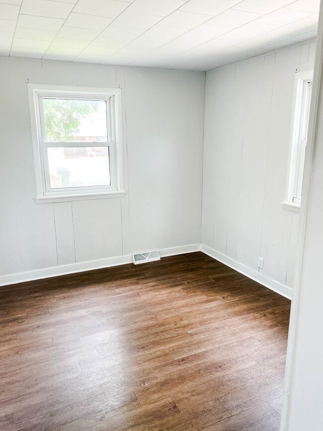 Building Photo - FOR RENT SAINT JOE-MOVE IN READY