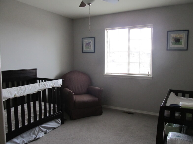 guest bedroom 2 - 2140 SW 35th Pl