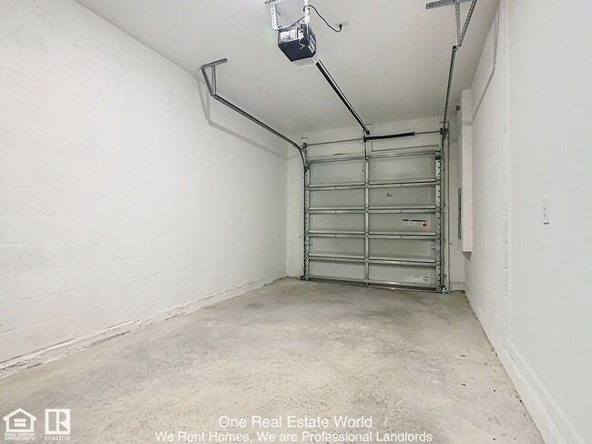 Building Photo - 2971 Maloof Dr