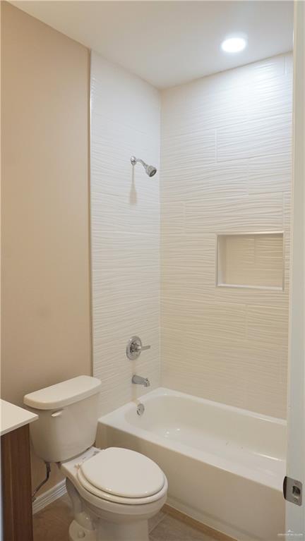 Building Photo - 30 W Kenwood St