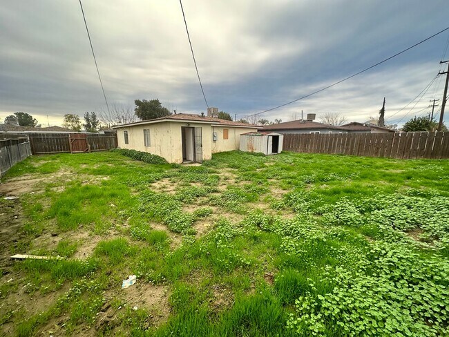 Building Photo - This cute home won't last long with a new ...