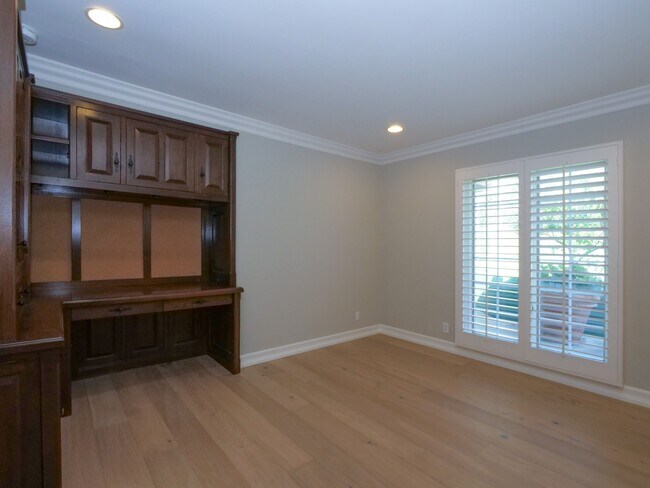Building Photo - 1804 Paseo Del Mar