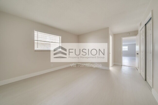 Building Photo - 921 SW 74th Terrace