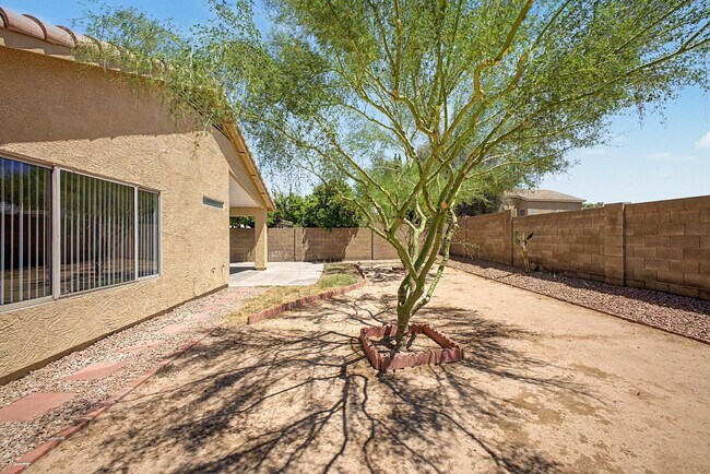 Building Photo - 7043 W Phelps Rd