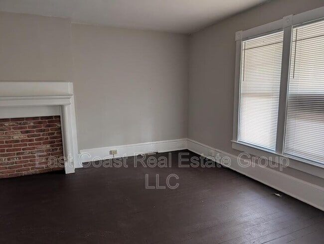 Building Photo - 304 1/2 W Martin St, Martinsburg, WV
