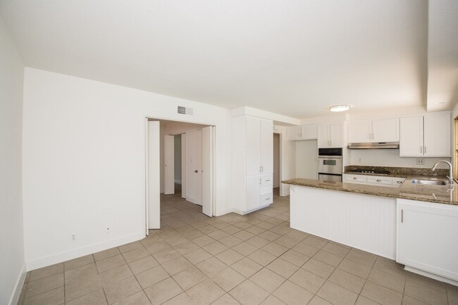 Building Photo - COSTA MESA: 3 Bedroom Single Story Home with a Pool
