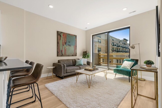 Building Photo - 1646 W Belmont Ave