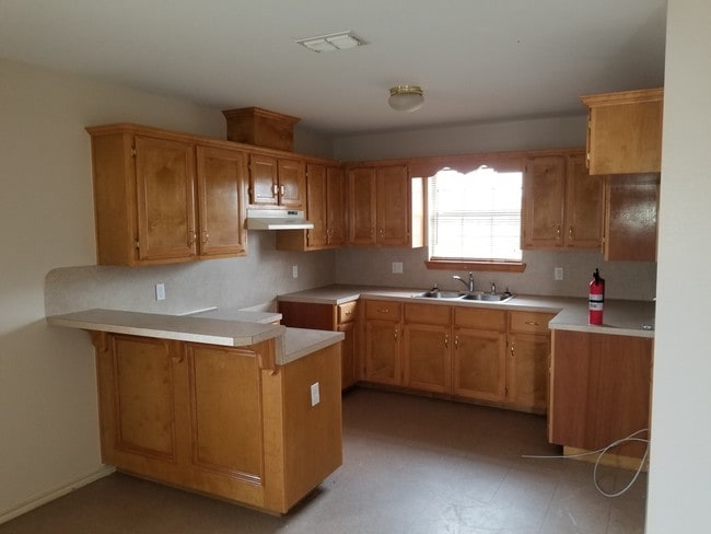 Building Photo - 1411 Tierra Del Sol Ave