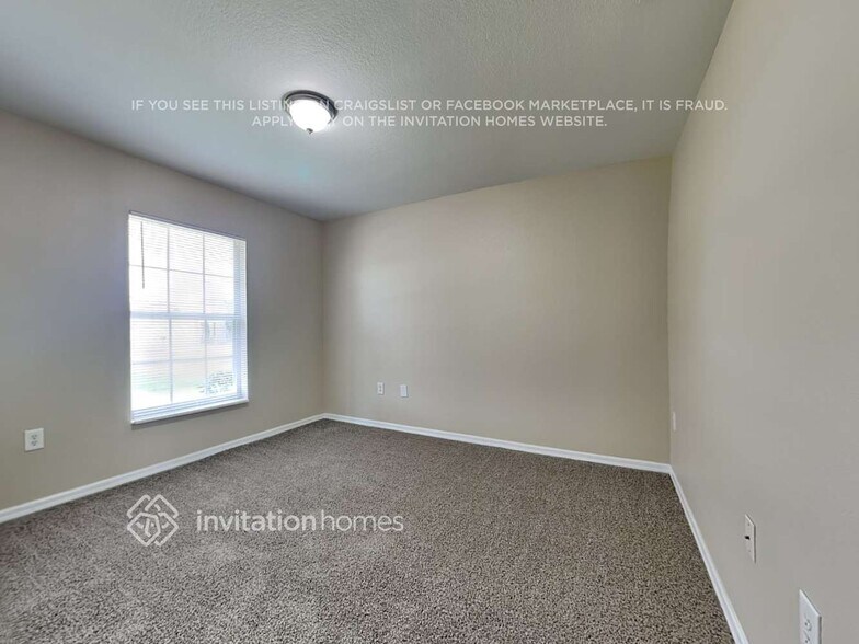 Building Photo - 3201 Thoroughbred Loop N