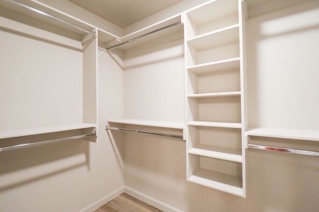 Building Photo - FIRST FREE MONTH! 3 Bed | 2.5 Bath | Sand ...