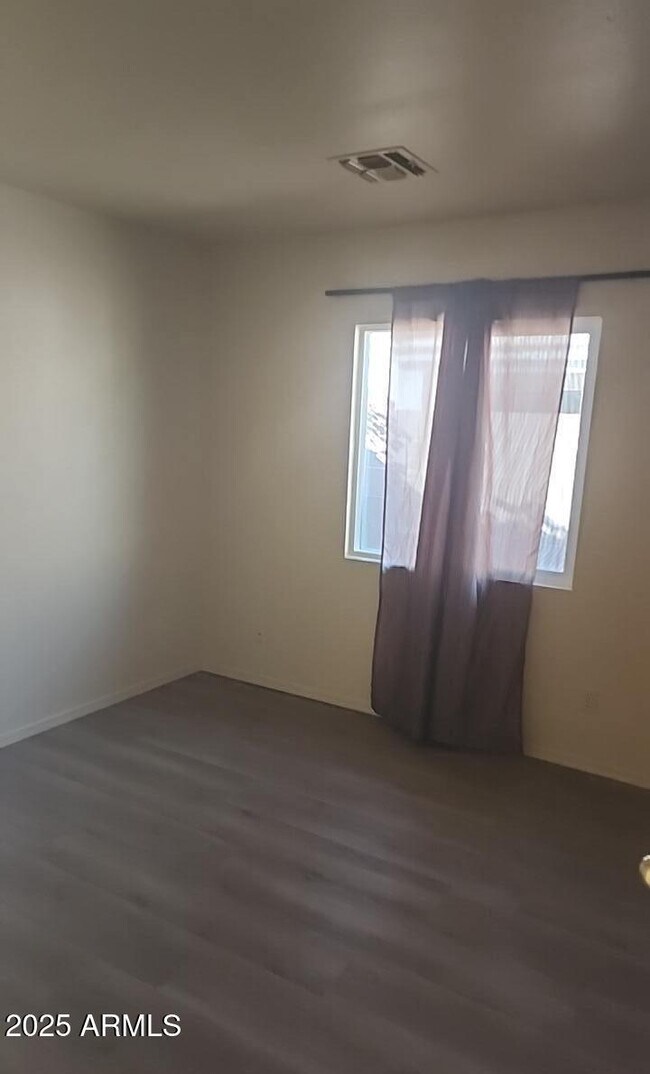 Building Photo - 914 E Monterey St