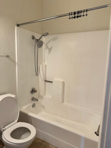 Bathroom - Shower - 408 N Imperial Ave
