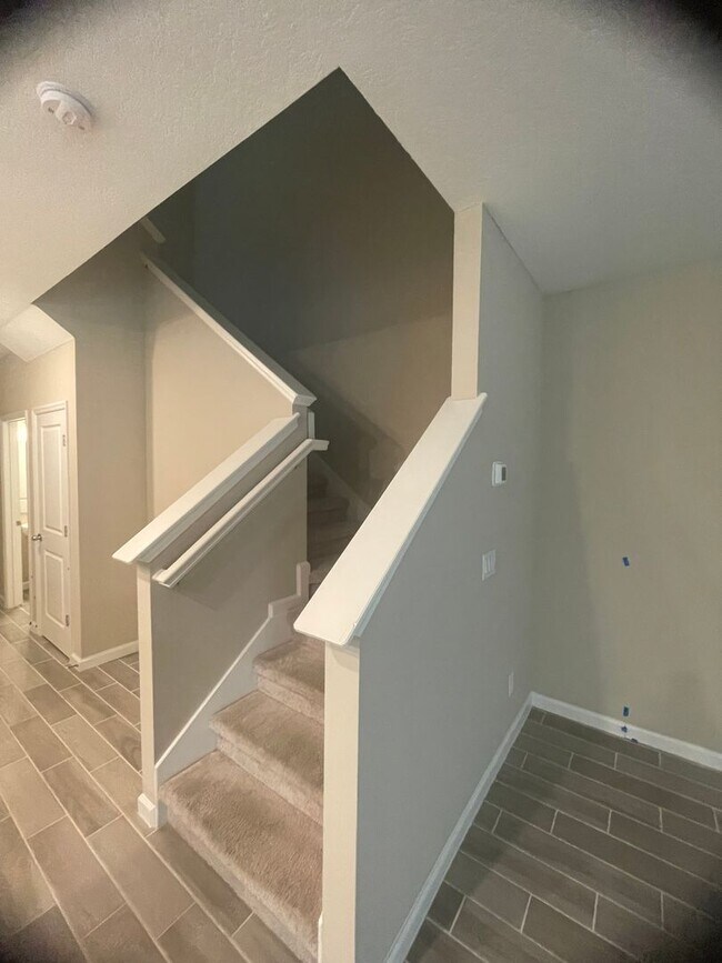 Building Photo - 27 Yeti Ct