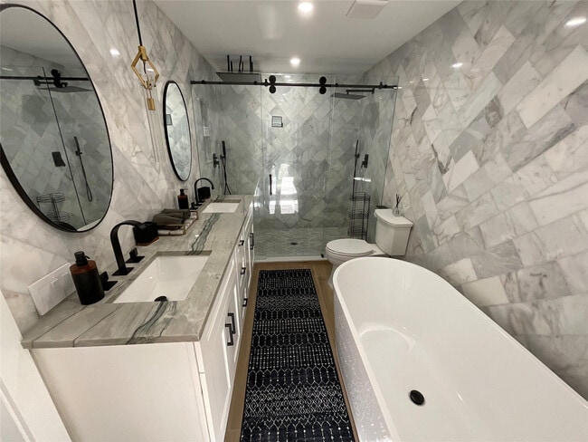 Building Photo - 3000 Jasmine Terrace