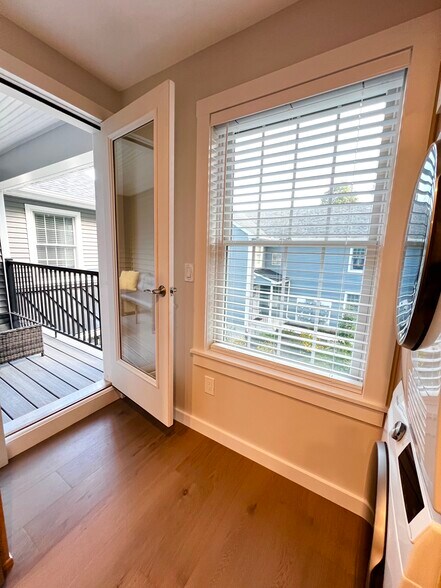 Building Photo - 179 Butternut St