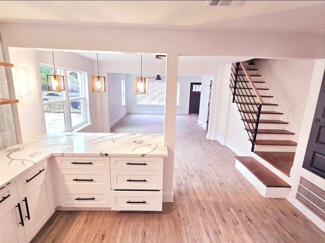 Building Photo - 2105 Sheridan St