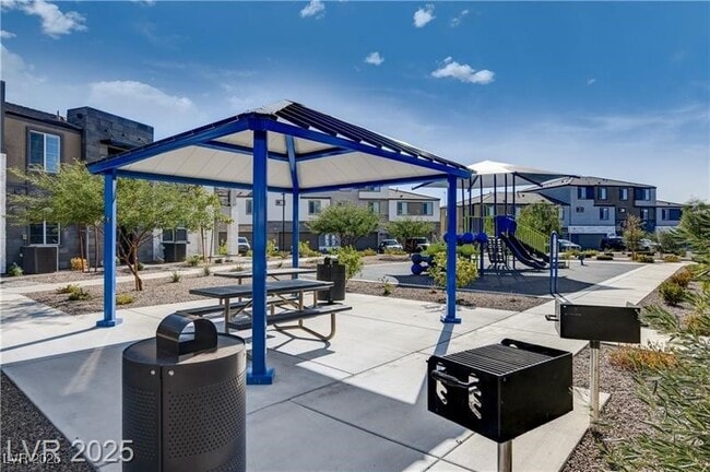 Building Photo - 1175 Heliodor Ave