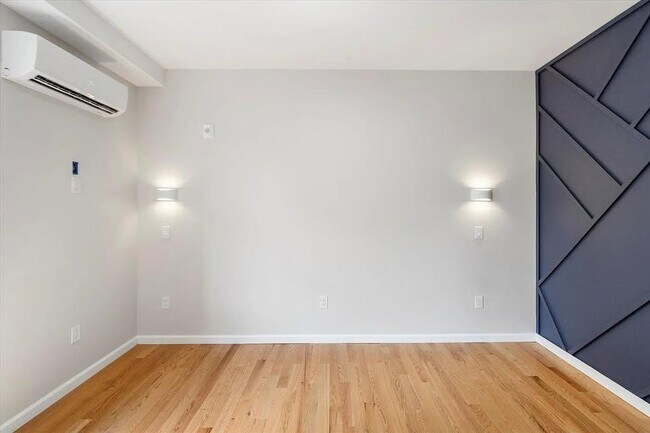 Building Photo - 334 St Paul St