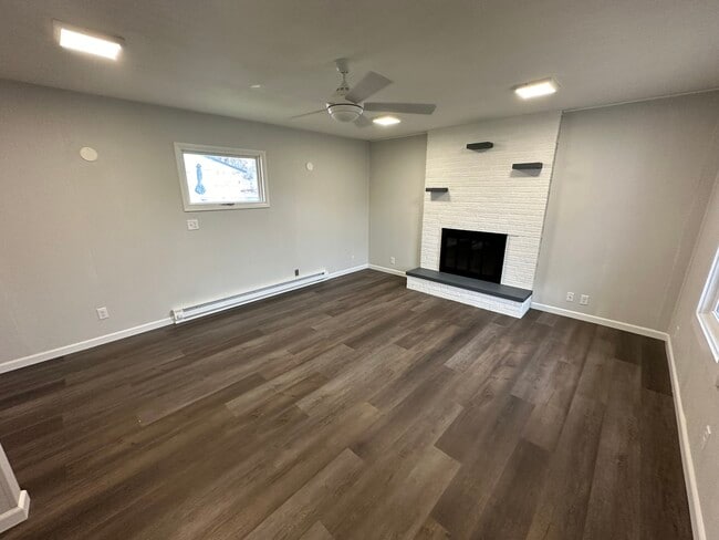 Building Photo - 1222 N Lindsay St