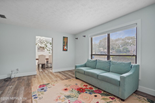 Building Photo - 6717 Lenczyk Dr