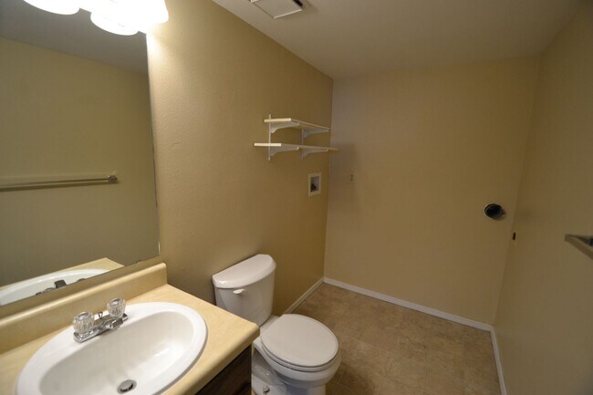 Building Photo - 3535 Sydney Terrace