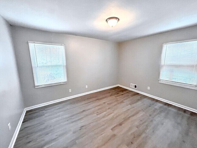 Building Photo - 717 Jackson Cir