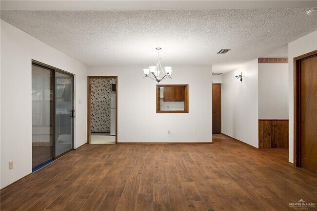 Building Photo - 1105 Cardinal Ave