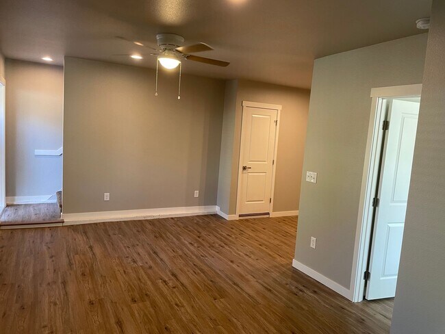 Building Photo - Now soon! 3 Bed/2 Bath Close to Downtown Lodi