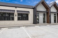 Building Photo - 1325 Main St
