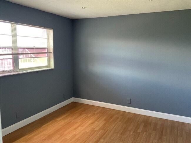 Building Photo - 2775 Taft St