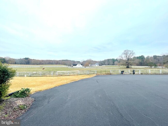 Building Photo - 44994 Serenity Farm Ln