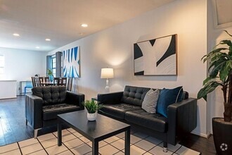 Building Photo - 3314 Greenbriar Dr