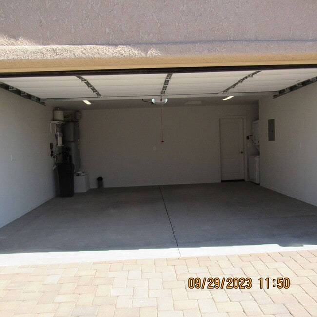 Building Photo - 2495 Palisades Dr