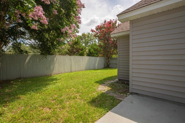 Building Photo - 112 Dusty Trail Ln