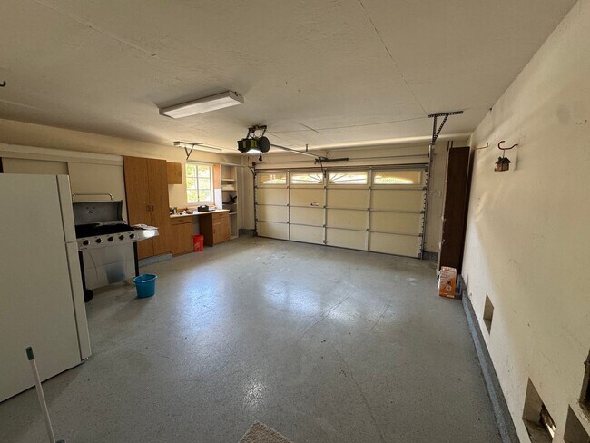 Building Photo - 2 Bedroom - 2 Bathroom single level