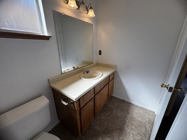 Building Photo - Charming 2 Bedroom, 1 Bath Home for Rent!