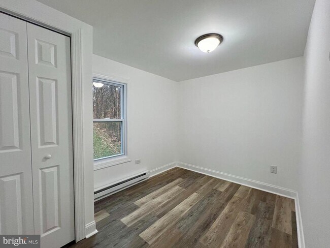 Building Photo - 20 Laurel Hill Ln