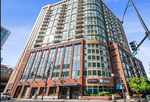 Building Photo - 600 N Kingsbury St