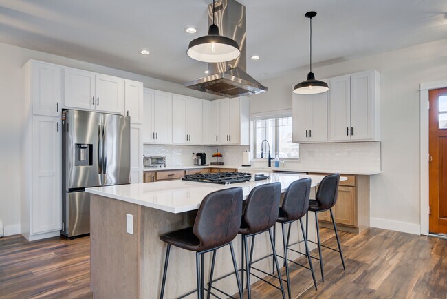 Building Photo - 32 E Clara Ct